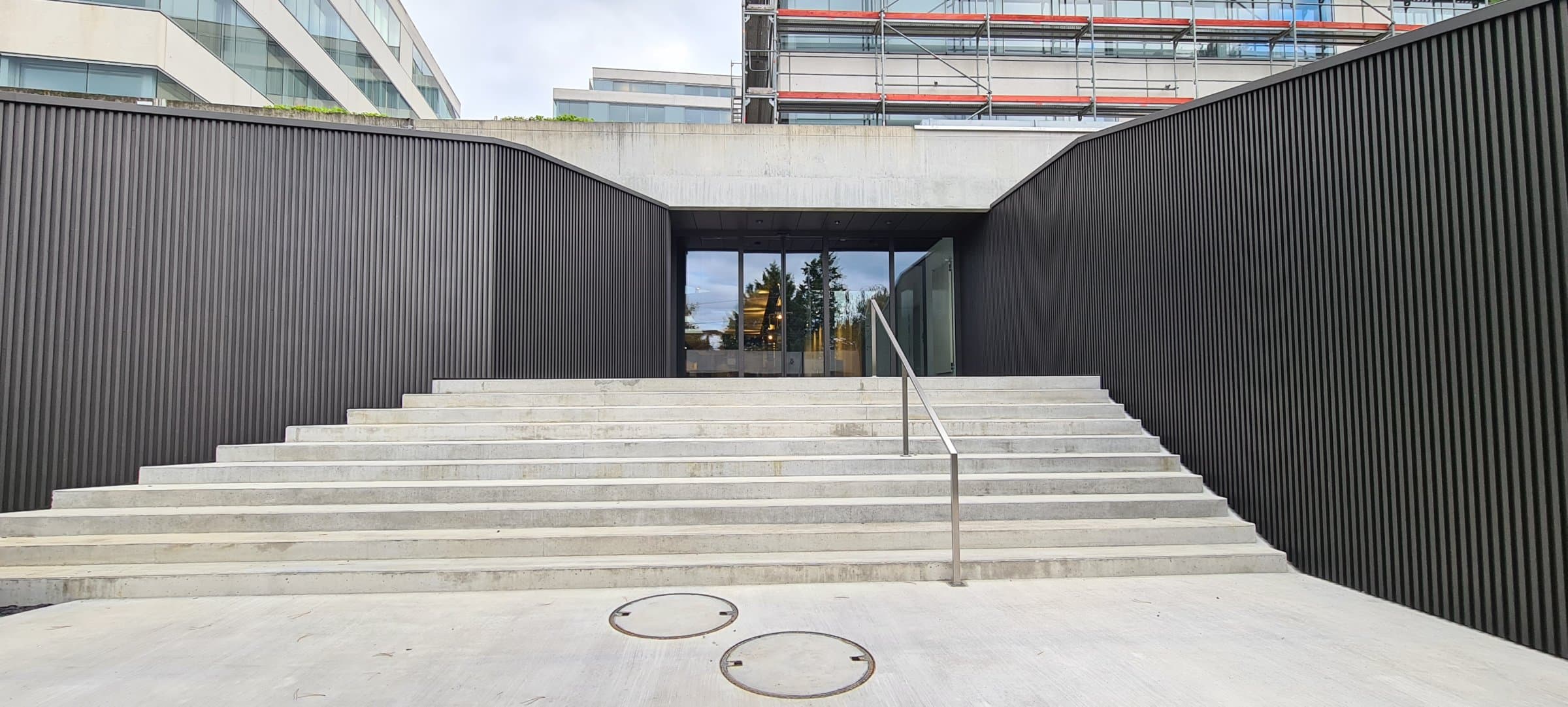 Entrance and steps at Rhodanie40, Lausanne